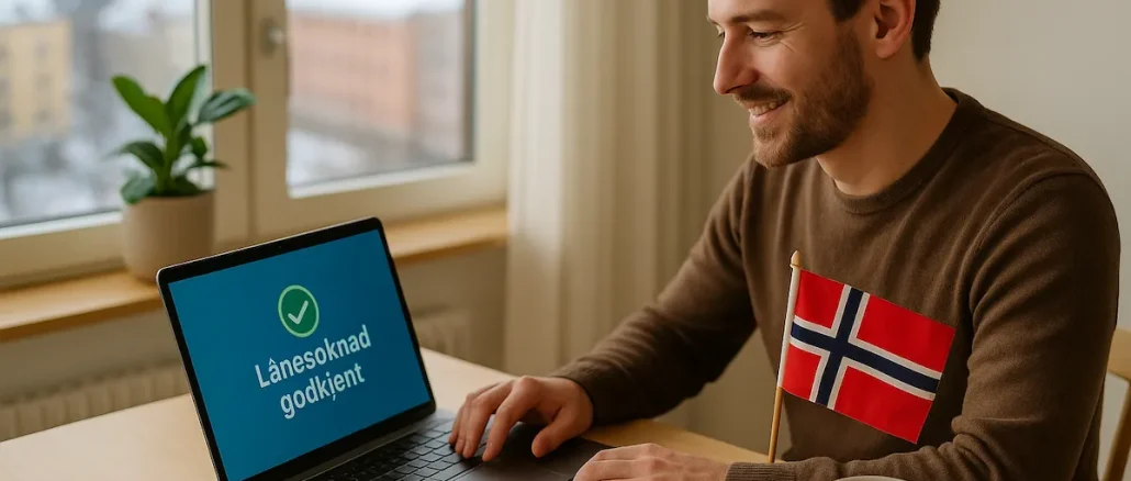 En person søker smålån uten kredittsjekk på en laptop i et norsk hjem. På skjermen står “Lånesøknad godkjent”, med norske kroner og BankID-brikke på bordet.